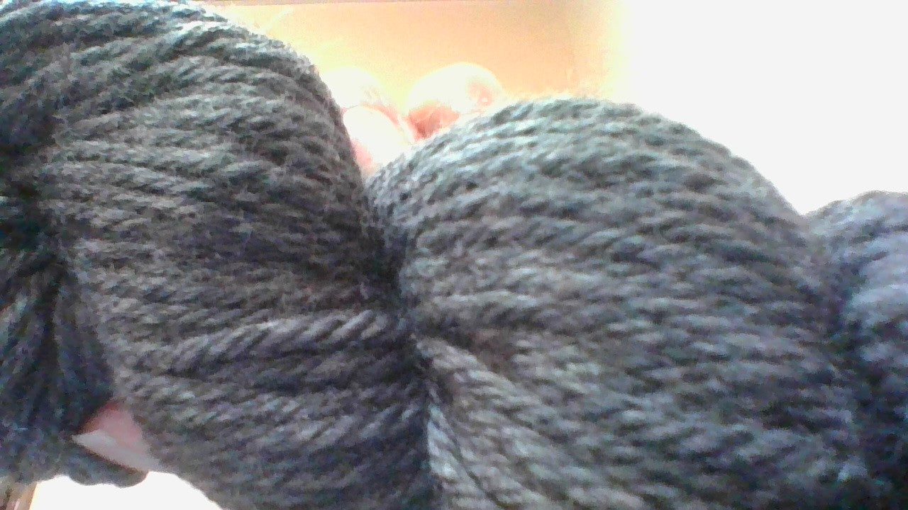 Cascade 220 Superwash Aran - 900 Charcoal